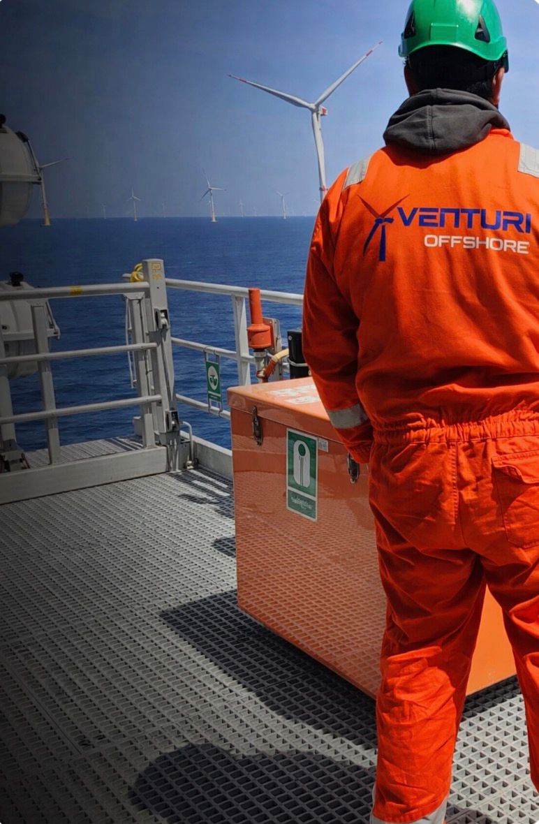 Venturi Offshore medewerker op offshore platform
